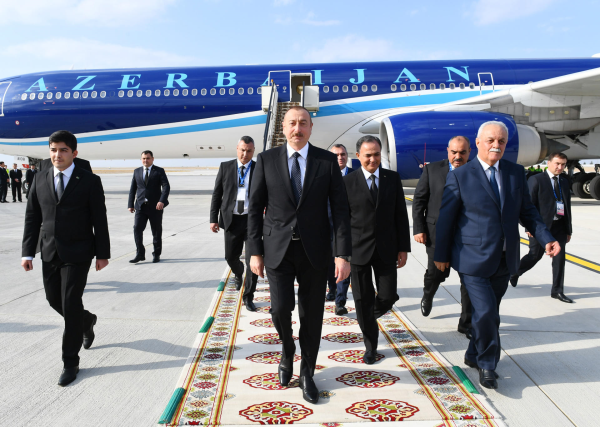 Prezident İlham Əliyev Türkmənistana işgüzar səfərə gəlib 